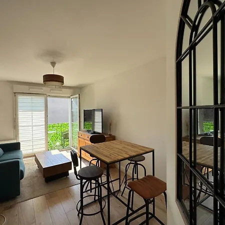 T2 Well Equipped With Balcony In Apartamento